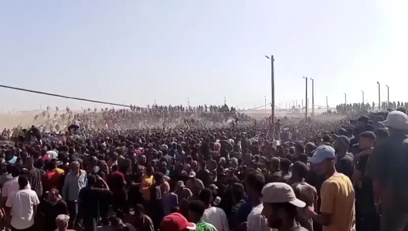 İsrail, Gazze'de Yardım Dağıtım Noktasına Saldırdı: 26 Kişi Hayatını Kaybetti