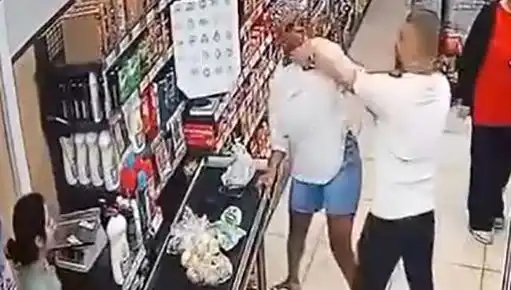 Markette Yaşanan Şok Olay: Çocuğunun Önünde Kadına Saldırdı!