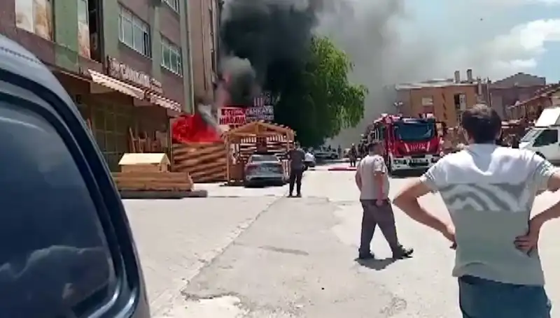 Ankara'da Yangın: İş Yerlerinde Büyük Panic ve Zarar