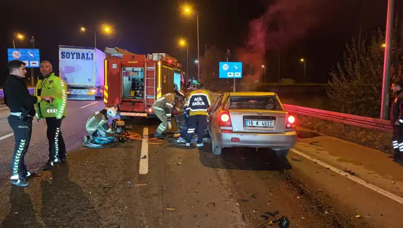 Kamyona Arkadan Çarpan Sürücü Korkunç Bir Kaza Sonucu Ağır Yaralandı