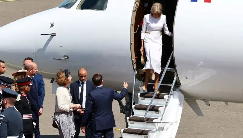Macron Çiftinde Yeni Bir Kriz: Eşinin Görmezden Gelmesi Dikkat Çekti