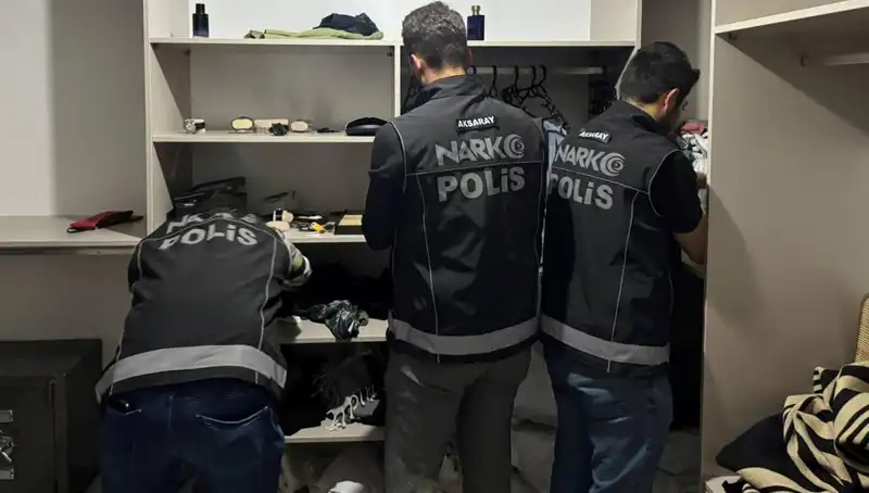 Uyuşturucu Operasyonunda F Serisi Dolar Vurgunuyla Yakalanan Şebeke Çökertildi