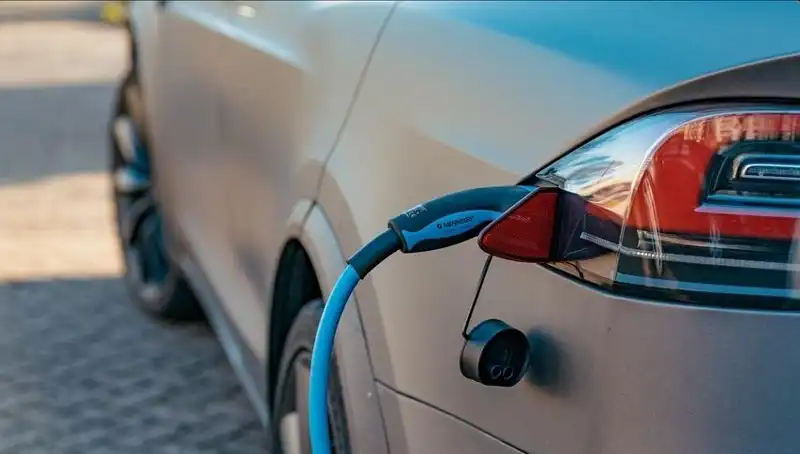 Elektrikli Araç Talebinde Düşüş: Nedenleri ve Gelecek Beklentileri