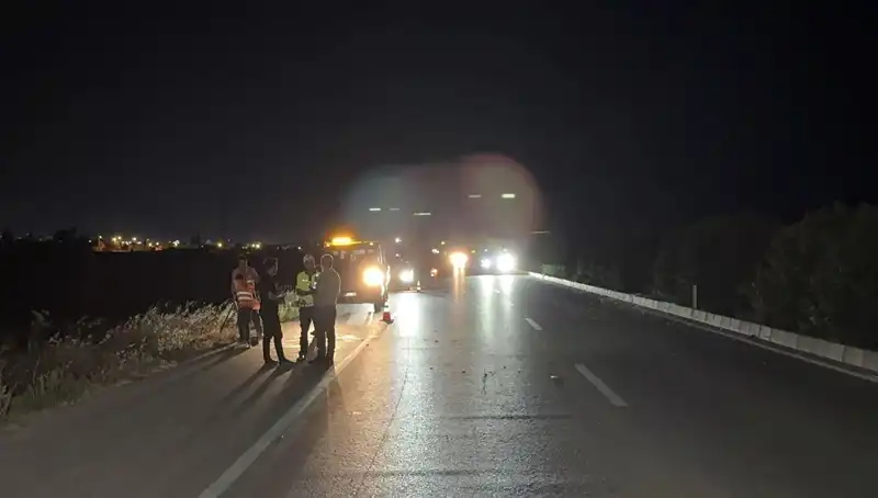 Adana'da Üç Araçlı Zincirleme Trafik Kazasında Şok Edici Görüntüler
