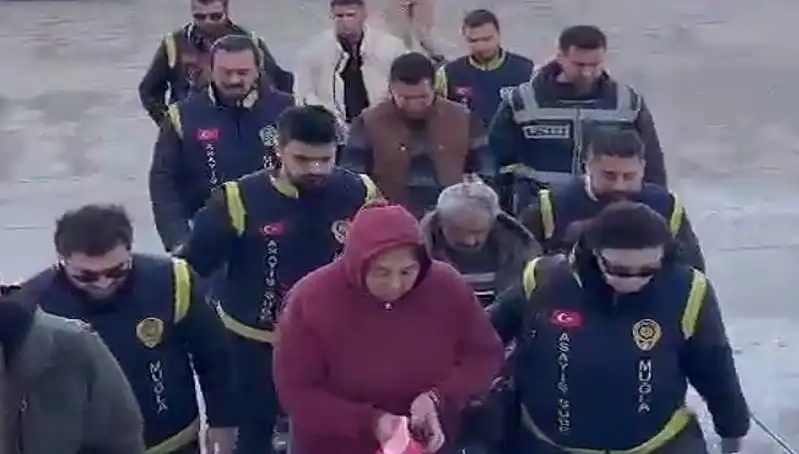 7 Yıl Sonra Ortaya Çıkan İnanılmaz Gerçek: Bebek ve Çikolata Poşeti!
