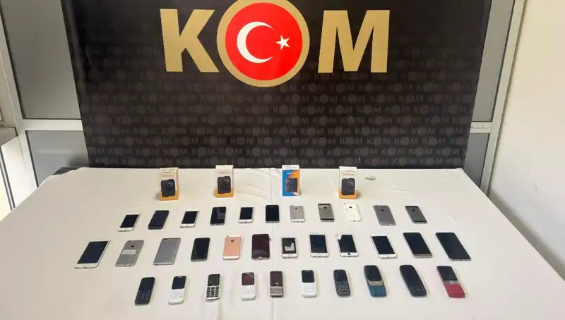Gümrük Kaçağı 37 Cep Telefonu Ele Geçirildi: Detaylar Ortaya Çıktı