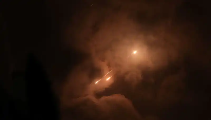 İran'ın Gece Saldırı Stratejisi: Füzelerin Ateşlenme Zamanı Ne Anlama Geliyor?