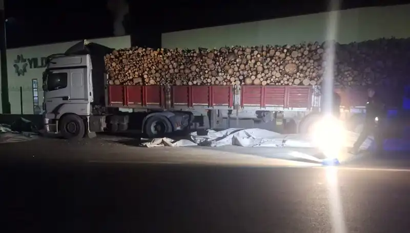 Brandayı Toplayan TIR Sürücüsüne Otomobilin Çarpması: Kaza Detayları