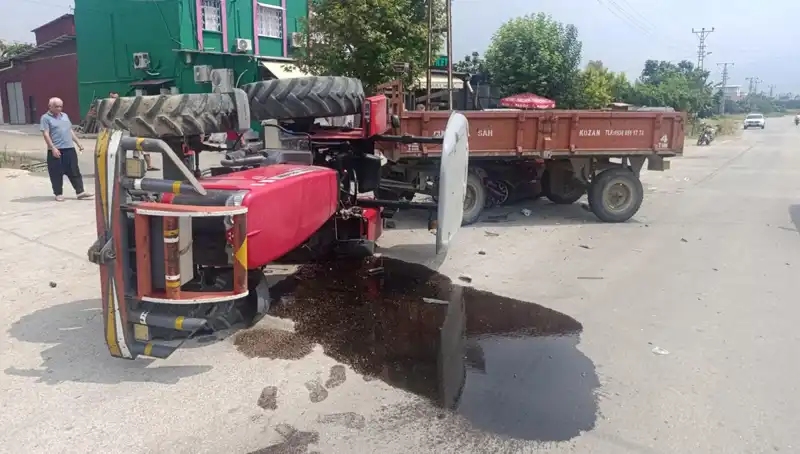 Traktörün Otomobille Çarpışması Sonucu Devrildi: Yaralılar Var!