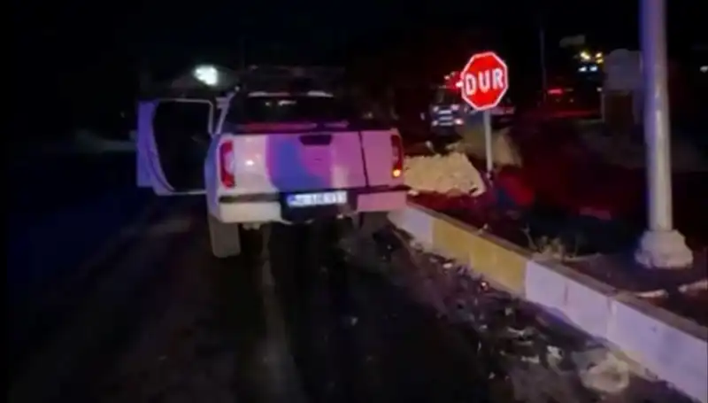 İzmir'de Feci Kaza: Kamyonet ve Ticari Araç Çarpıştı, 7 Yaralı!