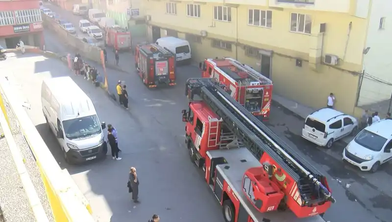 İstanbul'daki Tekstil Atölyesinde Çıkan Yangın Korkuttu, Maddi Hasara Yol Açtı