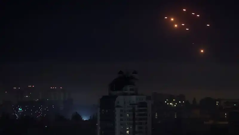 Rusya'nın Yeni Hava Saldırıları: Kiev'e Yönelik Tehdit ve Sumi'de Tahliye Emri