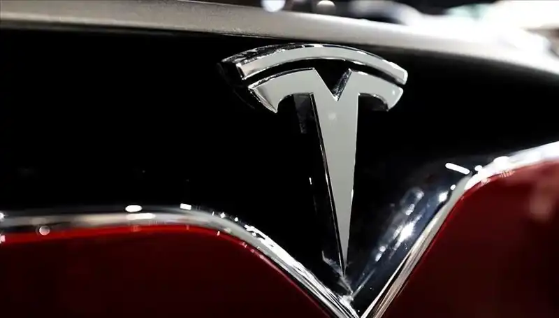Tesla’da Karışıklık: Ucuz Modelin Geleceği ve FSD Beklentileri Nereye Gidiyor?