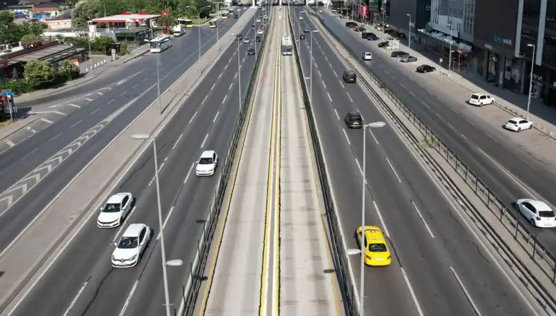 İstanbul’da Bayramda Yollar Boş Kalırken, Şehirde Huzur Hakim Oldu