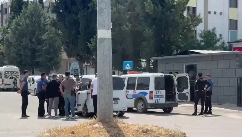 Adliye Önünde Etkileyici Kavga: İki Aile Arasında 5 Yaralı ve 7 Gözaltı!
