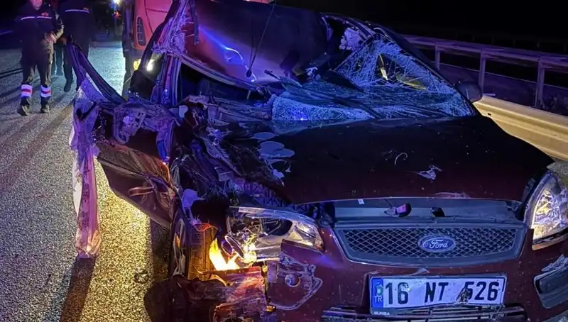 Afyonkarahisar'da Otomobil ile TIR Çarpıştı: Korkutan Kaza Sonrası 4 Yaralı