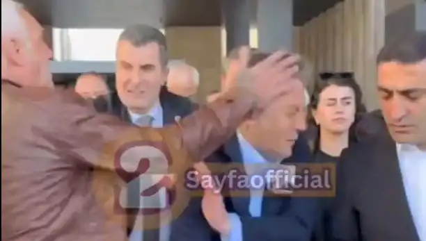 Özgür Özel, AKM Çıkışında Saldırıya Uğradı: Siyaset Arenasında Büyüyen Gerilim