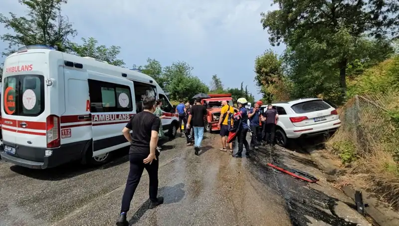 Sakarya'da Kamyonet ile Cip Çarpıştı: 5 Kişi Yaralandı, 4'ü Çocuk