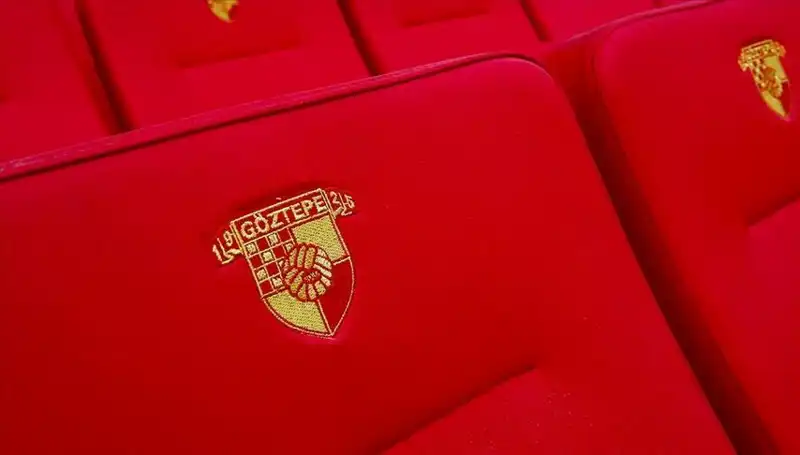 Göztepe, Genç Yıldız Junior Olaitan ile Sözleşme İmzaladı