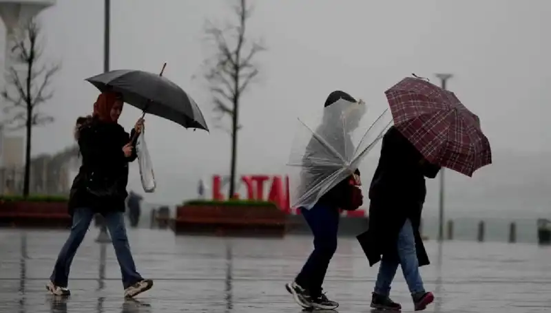 Türkiye'nin İki Bölgesi İçin Kuvvetli Sağanak Uyarısı Yapıldı