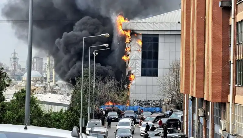 Başakşehir Sanayi Sitesinde Yangın: Olay Yerinden Son Gelişmeler