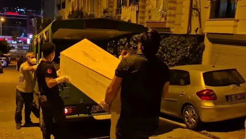 Esenyurt'ta Şok Gelişme: Bir Kadın Dairede Ölü Bulundu