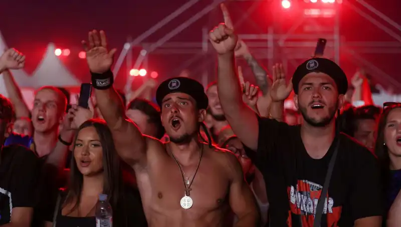 Thompson Konserinde Şok Eden Nazi Selamı Skandalı Gündemde!