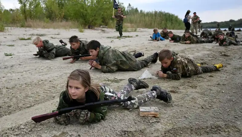 Rusya'nın Kontrolündeki Çocuk Askerler: 8 Yaşındaki Savaşçıların Korkunç Hikayesi