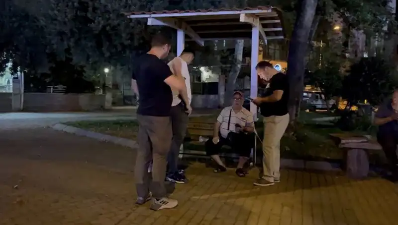 Kısmı Görme Kaybı Olan Adamın Telefonunu Çaldılar: Olay Şok Etti