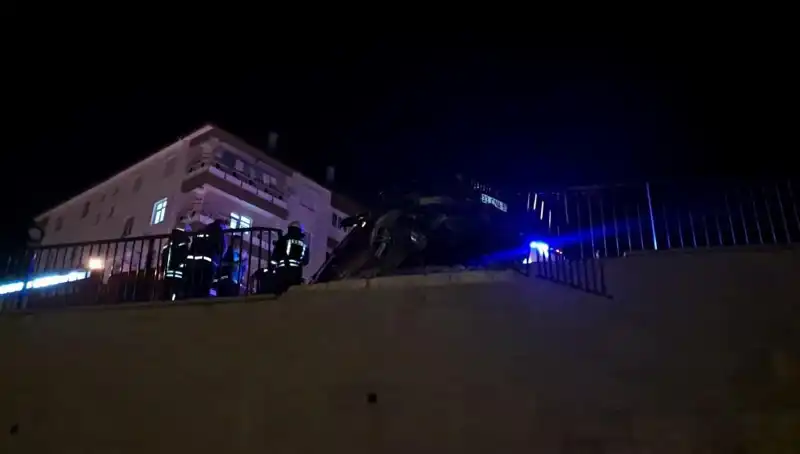 Kontrolden Çıkan Araç Bariyere Çarptı, Hayat Kurtaran Anlar!