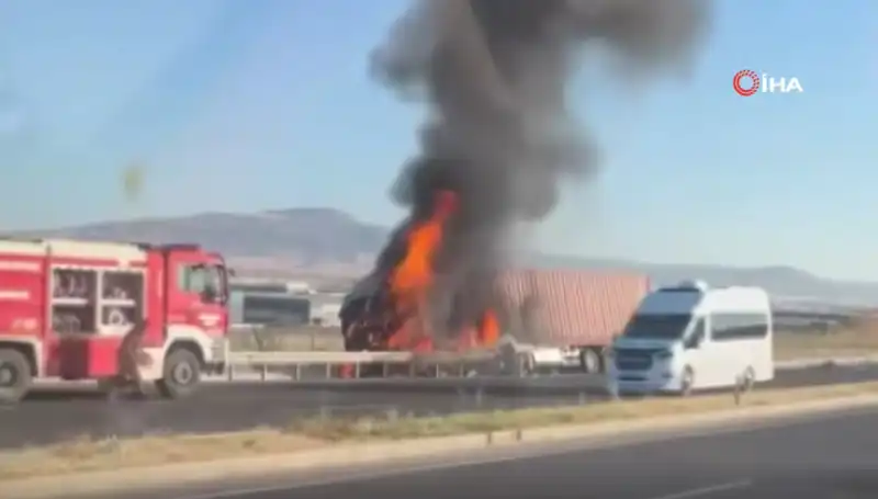 Ankara'da TIR Kazası: Alev Alev Yanan Araç Görüntüleri Şoke Etti