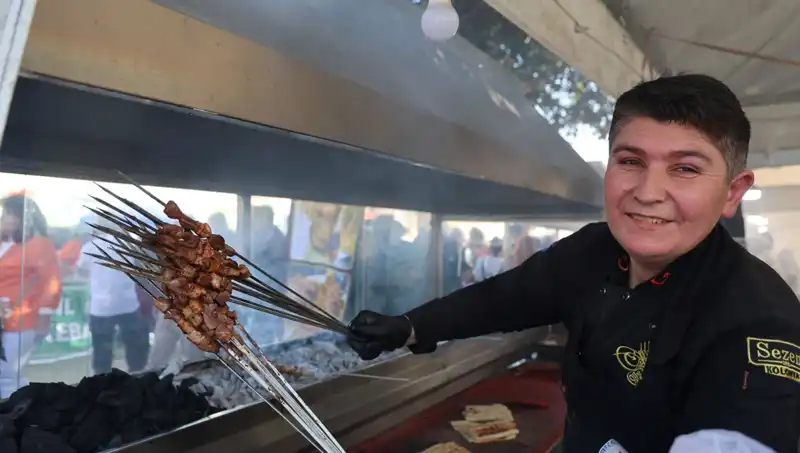 Kozan Karnavalında Yarım Ton Ciğer Tüketildi: Lezzet Festivali Başladı!