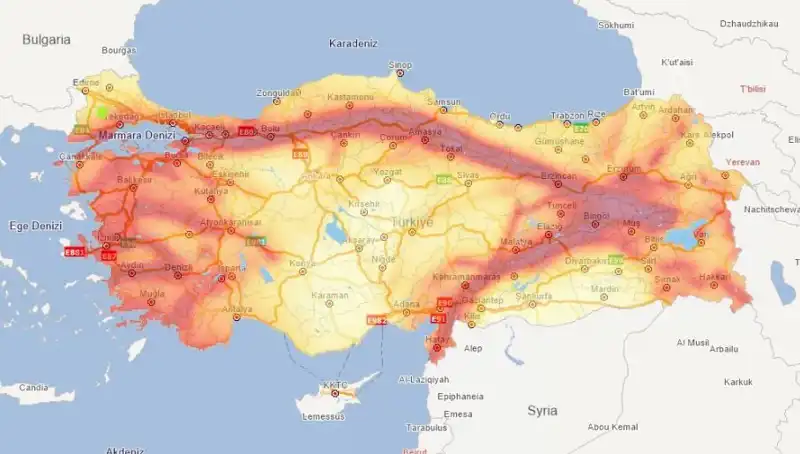 Evimin Altından Fay Hattı mı Geçiyor? Deprem Riski Taşıyan Yerler Vurgulanıyor