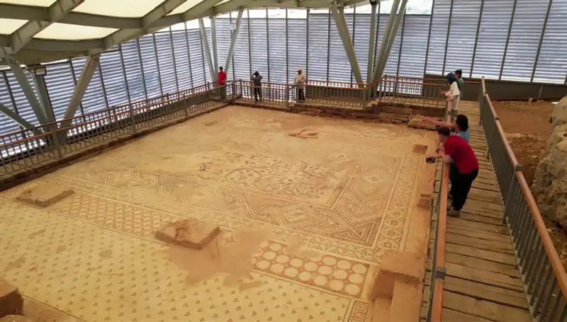 Restore Edilen 'Cennet Bahçesi' Mozaiği Sanatseverleri Büyülüyor