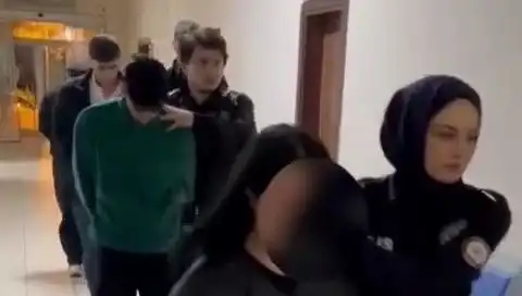 Silah Şovu: Telefon Gaspında Yakayı Ele Veren 5 Şüpheli!