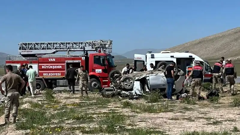 Van’da Feci Kaza: 4 Can Gitti, 2 Yaralı