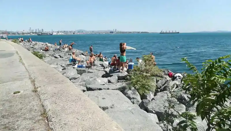 Hava Isındı, İstanbullular Sahil Kenarlarını Şenlendirdi!