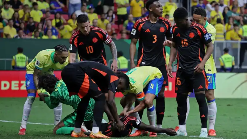 Korkunç Kaza: Davinson Sanchez'in Saha İçindeki Çarpıcı Anları