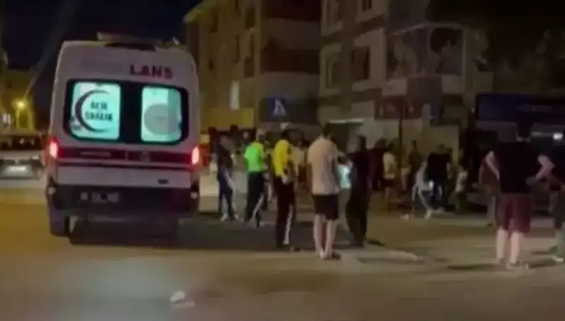 Alkollü Sürücü Tartıştığı Yayaları Kamyonetle Ezdikçe Gözler Şaşkınlık İçinde Kaldı