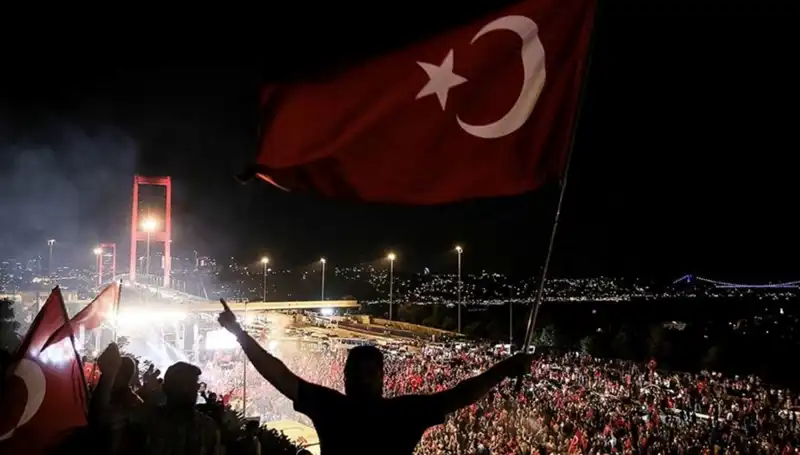 15 Temmuz Ruhu Külliye'de Sahne Alıyor: "En Uzun Gece" İlk Temsili ile Destanlaştırılıyor