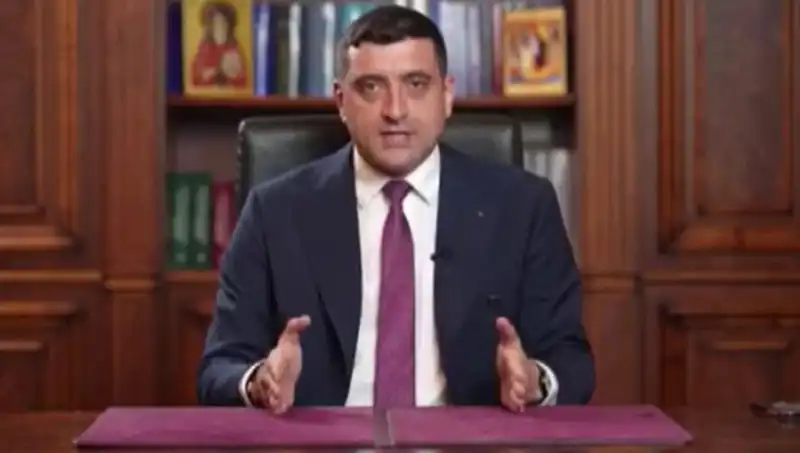 Romanya'da Seçimler: Aşırı Sağcı Aday İlk Turda Neden Öne Çıktı?